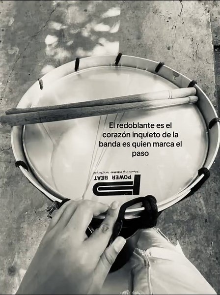 “Cada redoble de tambor demuestra esfuerzo y dedicación.” 🥁❤️!! #bandadeguerra