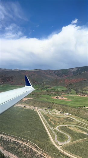 Delta Connection Bombardier CRJ-701ER [N712SK] operated by SkyWest scenic landing in Aspen CO (ASE) as DL4011 #NonRevLife #DeltaAirLines #SkywestAirlines #CRJ700