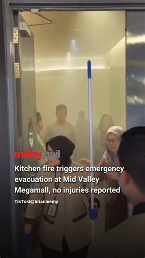 A fire believed to have started during cooking broke out in the kitchen of a restaurant at Mid Valley Megamall last night, but was swiftly contained by the building’s sprinkler system and restaurant staff, with no injuries reported. According to the New Straits Times, the Kuala Lumpur Fire and Rescue Department (JBPM) Operations Centre received an emergency call at 8.49pm via the 999 hotline reporting a blaze inside the restaurant on the shopping complex’s ground floor. Operations commander Aziz
