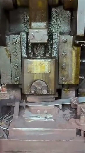 One Process Of Making A Spoon With A Cutting Machine 🥄⚙️