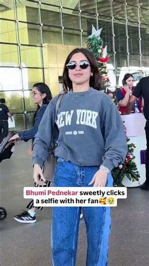 Bhumi sweetly clicks a selfie with her fan🥰🥹...#thefilmycharcha #india #foryou #fyp #trending