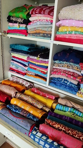 V-Organize by Teju on Instagram: "💁🏼‍♀️One of the most efficient methods to fold clothes is 'file folding method' 🧺 It helps to keep your drawers clutter free and functional on a daily basis ✨ 👀 Are also looking for an organised closet?? Book your service today! DM/call us for more details ✨ @v_organizeco #filefolding #verticalfolding #konmarifolding #colourcoding #closetgoals #closetorganization #wardrobeorganizer #newhome #professionalorganizerhyderabad #professionalorganizerindia #profess