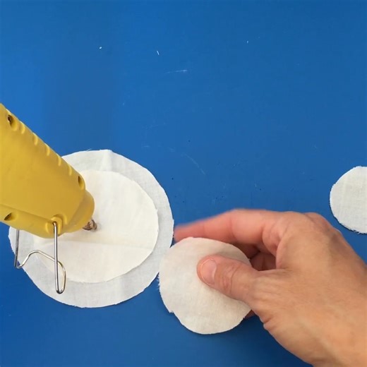 Give a basic lampshade a whole new look for almost no cost 👉 https://bit.ly/2WAQtSk | The Heathered Nest