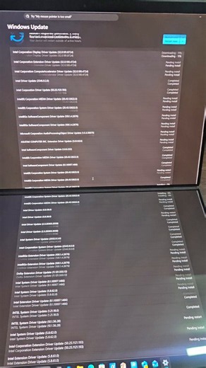 The beautiful ZenBook Duo has a new use case for me: Spanning Windows Update across both displays just to watch 30 drivers download simultaneously 😂