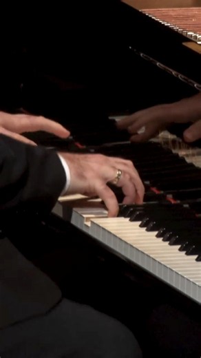 This is a cool piano groove!