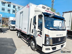 [Hot Item] Africa Sinotruk HOWO 4X2 6X4 Transport Carrier Freezer Cooling Cargo Van Thermo Light Lorry Food Refrigerated Freezing Box Vehicle Truck Refrigerator