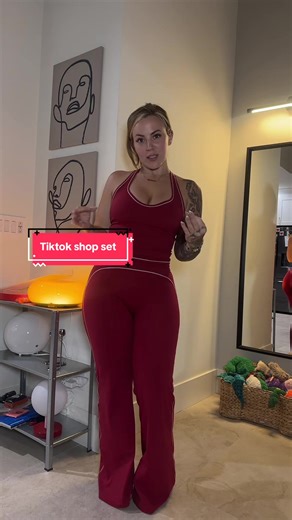 I know, I say all the athleisure sets I buy are my favorite but this one?! Are you kidding?! 😍