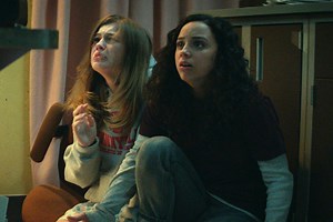 ‘Fear Street Part 1: 1994’ Review: A Stylish Teen Slasher Anchored By a Queer Love Story