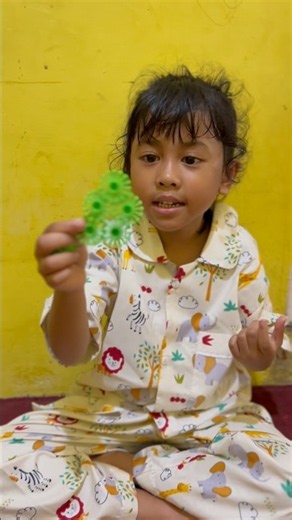 Melody makes something out of flower legos #allahummabaarik #masyaallahtabarakallah #shortvideo