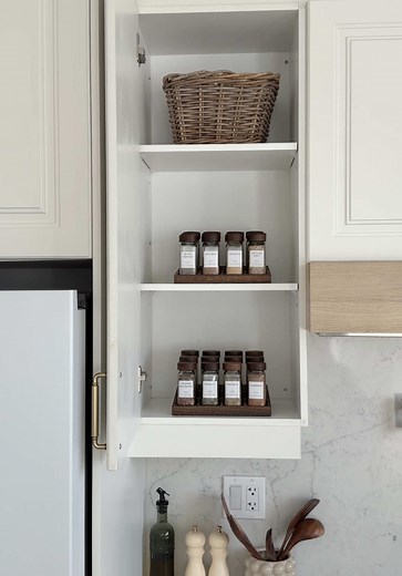 organize my spice cabinet 🫶🏻 in the process of cleaning out and organizing neglected spaces in my home #spicecabinet #homeorganization #organization #organizedhome #homehacks