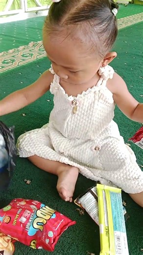 nafa nyari apa yaaa, ngomong2 nafa jajan terus nh 😁 Part1 #shortvideo #cutebaby #funny #cute #baby