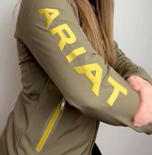 Stylish and Practical Ariat Softshell Water and Windproof Jacket