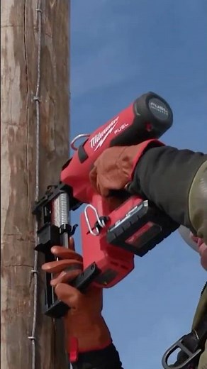 Milwaukee M18 FUEL Utility Fencing Stapler [Features & Overview]