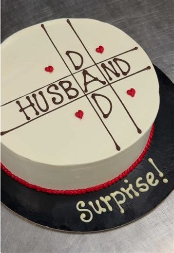 He doesn’t know it yet... but he’s going to be a dad. 🍼❤️ #WiltonPatisserie #BespokeCakes #Dad #DadToBe #Pregnant