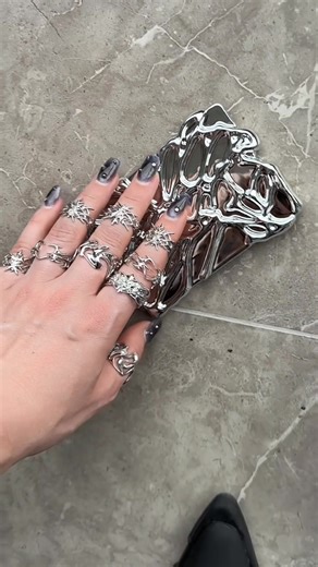 Rings or Wallet? Discovering the Latest Y2K Fashion Trends