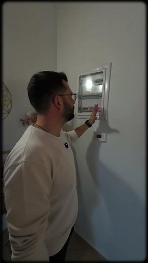 ΕΣΥ ξέρεις οτι πρέπει να ανοίγεις και να κλίνεις τον θερμοσήφωνα του σπιτιού σου απο τον ΔΙΑΚΟΠΤΗ?