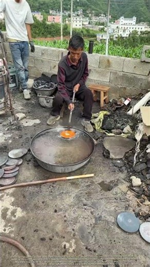 Shaping the Plate: The Water-Cooled Casting of Traditional Iron Pans