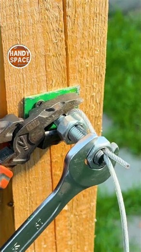 Best Method to Tension and Secure Fence Wire! 🔩🪢
