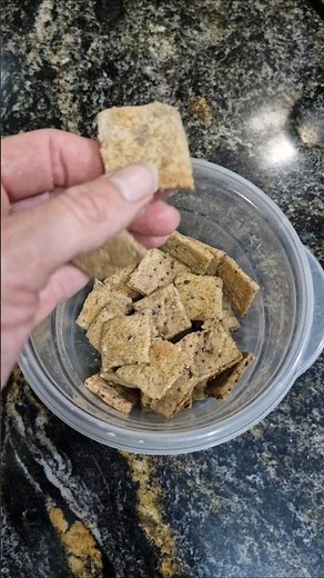 Cracker with seeds