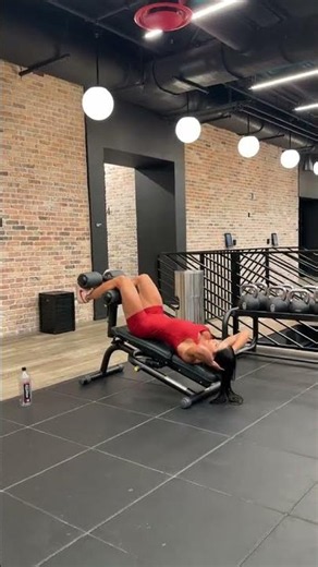 Bench Glute Pushdowns for Rounder & Stronger Booty 🍑 #shorts #BenchGlutes #BootyBuilding