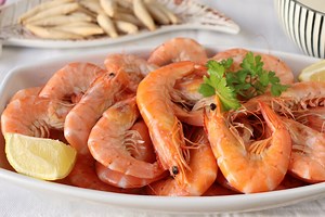 Langostinos cocidos: la receta más fácil para que se pelen bien y tengan todo el sabor