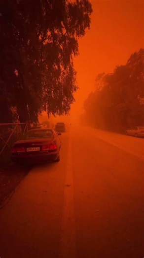 Τι χρωμα ειναι ο ουρανος