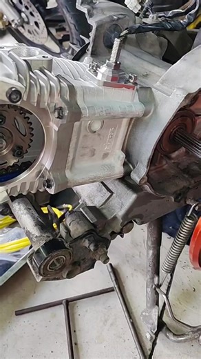 Paano Kunin ang Center ng Cam Timing gamit ang Degree Wheel