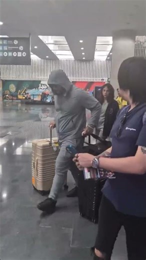 Solo & The MFTs protecting Tiffany Stratton the airport !