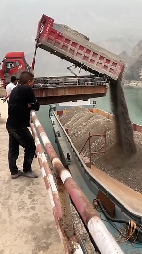 Barge Loading 3500 Tons Of Soil | Machinery Magazine