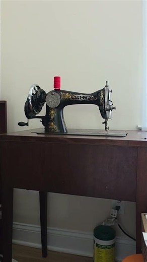 Vintage Singer Sewing Machine (Model 66) II #sewingmachine