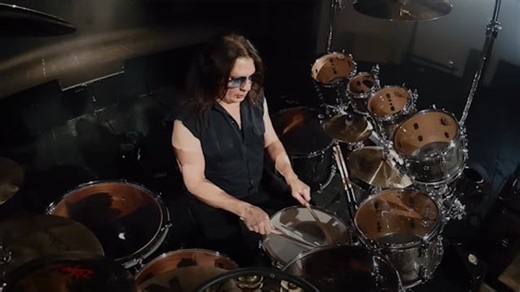 MIKE MANGINI Looks Back On His DREAM THEATER Audition: 'I Did My Homework' And 'I Was Prepared'
