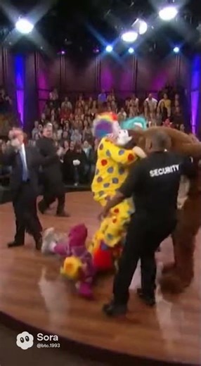 Baron Tremayne Caple/Foxy Kitsune Fox: Everybody Vs Furry/Furries/Fursonas/Fursuits. Fighting Brawls