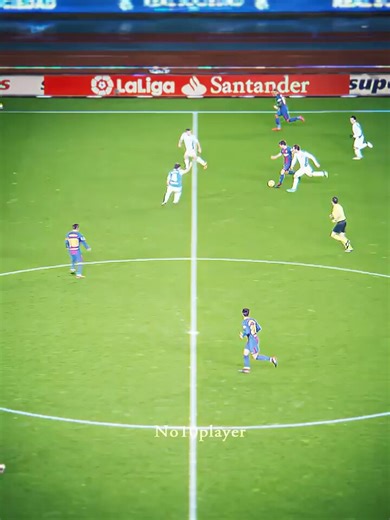 Luis Suarez'in bu golüne Lionel Messi bile inanamadı. 🥶