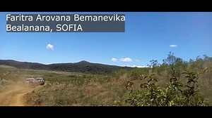 🟢 Situé au cœur des Hautes Terres du Nord de Madagascar, Bemanevika est l’une des destinations incontournables de Birdwatching à Madagascar. 🐦🐦🐦 🟢 Ce site protégé abrite des écosystèmes avec une avifaune exceptionnelle : lacs volcaniques, marais et forêt humide. 😲C’est notamment le lieu idéal où l’on peut observer l’espèce rare et endémique de canard, le Fuligule de Madagascar Aythya innotata (Madagascar Pochard), espèce en danger critique d’extinction. Les birdwatchers y chercheront aussi