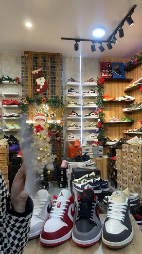 11K views · 90 reactions | sälë nä, gräb mö nä  | The Royal Shoe Rack | Facebook