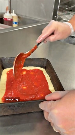 Try the Eugene Supreme, topped with premium mozzarella, Italian sausage, peppers and baked to golden crispy perfection 🤤🍕 | Jet's Pizza