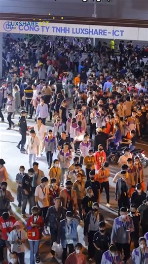 Các bạn có thể đóng góp và gửi câu chuyện, yêu cầu bài hát bằng các cách sau: - Cách 1: Gửi Email lời chia sẻ đến địa chỉ: Shirly.Chu@luxshare-ict.com - Cách 2: Gửi lời nhắn trực tiếp qua kênh Facebook (Link: http://www.facebook.com/LUXSHARE-ICT) Rất mong nhận được sự ủng hộ và phản hồi tích cực từ các bạn quý thính giả. --------------------------------- Radio-Nhịp cầu kết nối yêu thương phát sóng vào lúc 19:30 thứ Bảy hàng tuần trên trang Facebook của Công ty. #RADIO #LUXSHAREICT | Luxshare-ICT