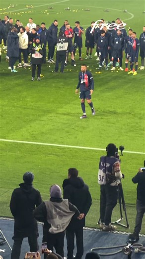 للمشجع مدريدي:"كان من المفترض عليكم رؤية هذا الامر من بعيد ومن فترة طويلة… انه (مبابي) شخص اناني لا يُحتمل".