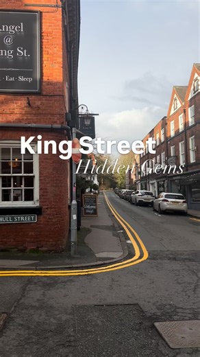✨ At the top of King Street lie hidden gems ✨ Homeware, confectioners, barbers, mirrors & artwork, restaurants & pubs, skincare essentials, portrait painting… not forgetting Marble Arch and the entrance to Tatton Park. 📍 This is just a portion of King Street — keep your eyes open for more hidden gems to explore soon! 🗺️ Which spot will you visit first? @cotswoldco @mensroom_knutsford @tattonpark @knutcraftuk @rihomeknutsford @pizzaexpress @angelkingstreet @giovannisknutsford @knutsfordoldeswee