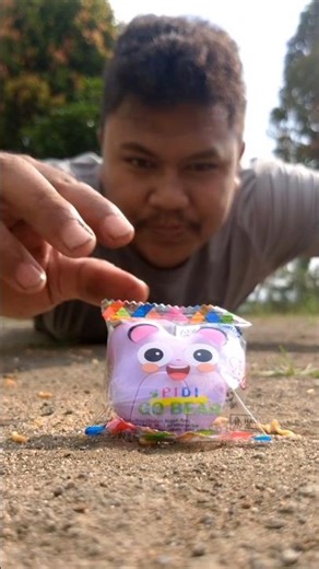 look and get ready this toy will deliver little candies to the millipedes#shorts#millipede