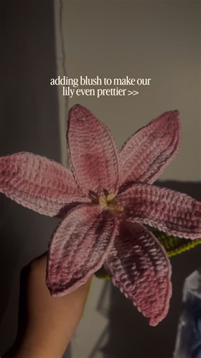 Yarn Works by Swara Rao on Instagram: "a little blush goes a long way 🤞🏾🌸 finally adding this beautiful lily to the shop, get yours today! ✨ price: ₹550/- dm to order 🪷 tags lily, crochet, handmade, forever flowers, small business, lillies, handmade lily #crochet #lily #handmade #foreverflowers #handmadelily"
