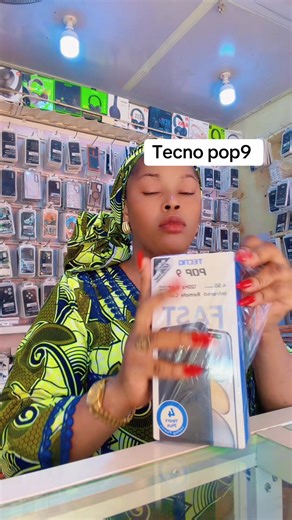 Caractéristiques principales : Écran : 6,67 pouces IPS LCD, résolution HD (\\(720\\times 1600\\) ou \\(720\\times 1612\\) pixels), taux de rafraîchissement de 90 Hz ou 120 Hz pour une meilleure fluidité.Processeur : Unisoc Tiger T615 (4G) ou MediaTek Dimensity 6300 (5G).Mémoire (RAM/Stockage) : 3 Go ou 4 Go de RAM ( extensions virtuelles), 64 Go ou 128 Go de mémoire interne.Appareil photo : Principal de 13 MP (ou 48 MP sur certaines versions 5G) avec flash, caméra frontale de 8 MP.Batterie : 500