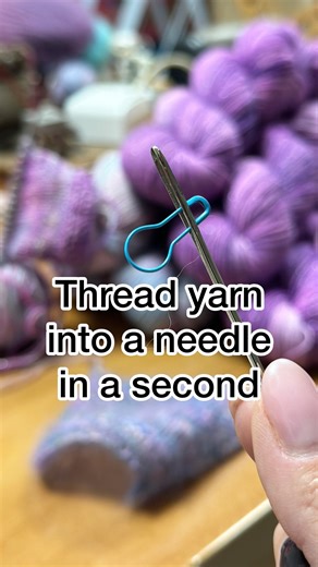 A quick trick for knitters ✨ How to thread yarn into a needle Use a thin marker — and it slides right in 👌 #knittinghack #knittingtips #yarnhack #threadingtip #knittersofinstagram #veyarn #yarnshop #knittinglife | VEYARN