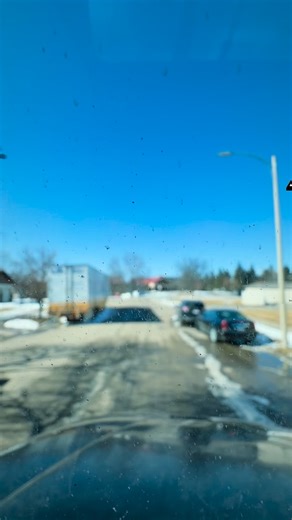 BEHIND THE SCENES 👀 The most commonly asked question we get: “Are you a moving company?” The answer is NO- we leave the heavy lifting up to the pros and WE do the heavy hauling. We provide the MEANS of storage. Portable storage allows you to ditch the countless trips to your storage unit or back and forth from your house providing a fully streamlined move in coordination with your moving company or whoever is doing your loading. PARK. PACK. MOVE. — it’s that simple. Our 28’-53’ dry van storage 