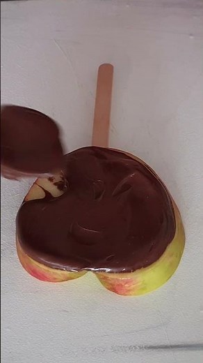 Chocolate-covered apple slices #apples #snack #chocolate