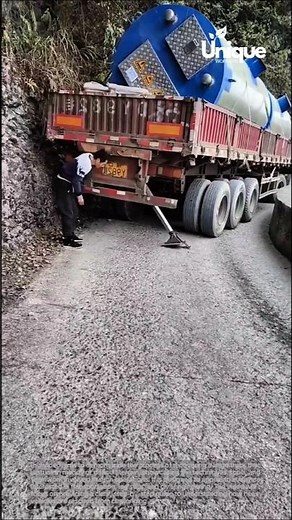 Heavy vehicle recovery: freeing a stuck truck