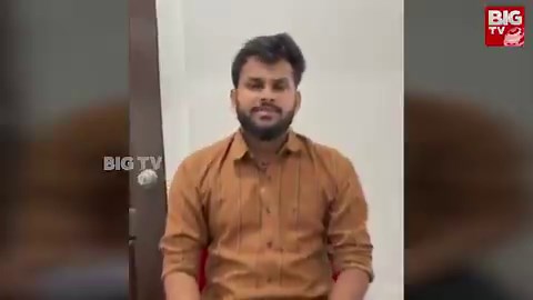 పరారీలో మైక్రో ఫైనాన్స్ కేసు నిందితుడు రమావత్ మధు రియల్ ఎస్టేట్, ఇన్వెస్ట్‌మెంట్‌ పేరుతో రూ.కోట్లలో వసూళ్లు మధు వెనుక సింగర్ మంగ్లీ ఉందంటూ ఆరోపణలు అడిషనల్ డీజీ మహేశ్ భగత్‌కు ఫిర్యాదు చేసిన మంగ్లీ తన పేరు వాడుకుని మోసాలకు పాల్పడ్డారని మంగ్లీ ఆవేదనమంగ్లీకి ఇందులో సంబంధం లేదంటూ వీడియో విడుదల చేసిన మధు మధు కోసం పోలీసుల గాలింపు చర్యలు ముమ్మరంMicrofinance case accused Ramavat Madhu obscanded. Allegations that singer Mangli is behind Madhu. Mangli has filed a complaint with Additional DG Mahesh Bhagat.