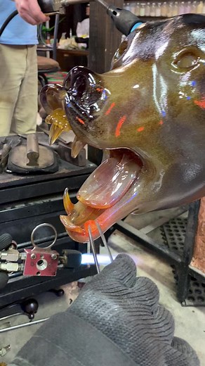 Pulling the teeth of this glass bear 🐻 | Garmezy Glass