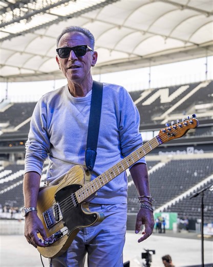 Bruce Springsteen on Instagram: "Frankfurt soundcheck. June 18, 2025. 📸: @redemartin"