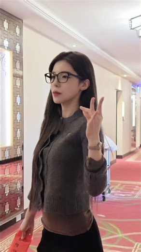 Lee Dahye worked so hard to make it to this wedding, she's so thoughtful 🥰 @lee_dahye #LeeDahye #...